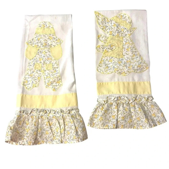 Sunbonnet Sue And Sam Handmade Hand Towels Yellow/white Ruffle Detail Set Of 2 - Picture 1 of 10